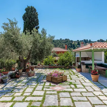 Aretousa & סקופלוס טאון